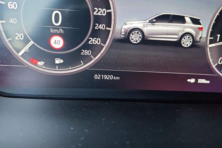 Used Land Rover Discovery Sport 2021 249 PS R-Dynamic SE Performance Tech Edition 5 Seats Odometer Close Up