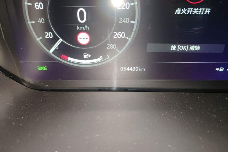 Used Land Rover Discovery Sport 2021 249 PS R-Dynamic S Performance Edition Odometer Close Up