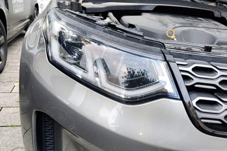 Used Land Rover Discovery Sport 2021 249 PS R-Dynamic SE Performance Tech Edition 7 Seats Right Front Headlight