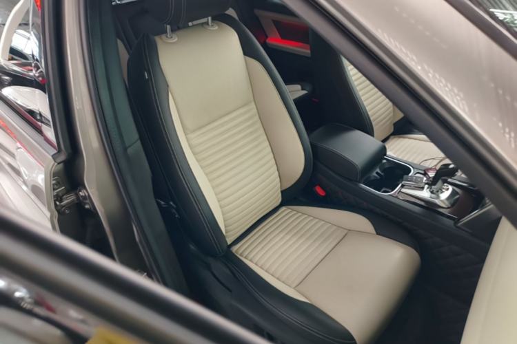 Used Land Rover Discovery Sport 2021 249 PS R-Dynamic HSE Luxury Custom Edition Right Front Seat