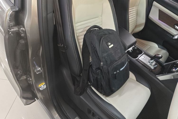 Used Land Rover Discovery Sport 2021 249 PS R-Dynamic HSE Luxury Custom Edition Right Front Seat