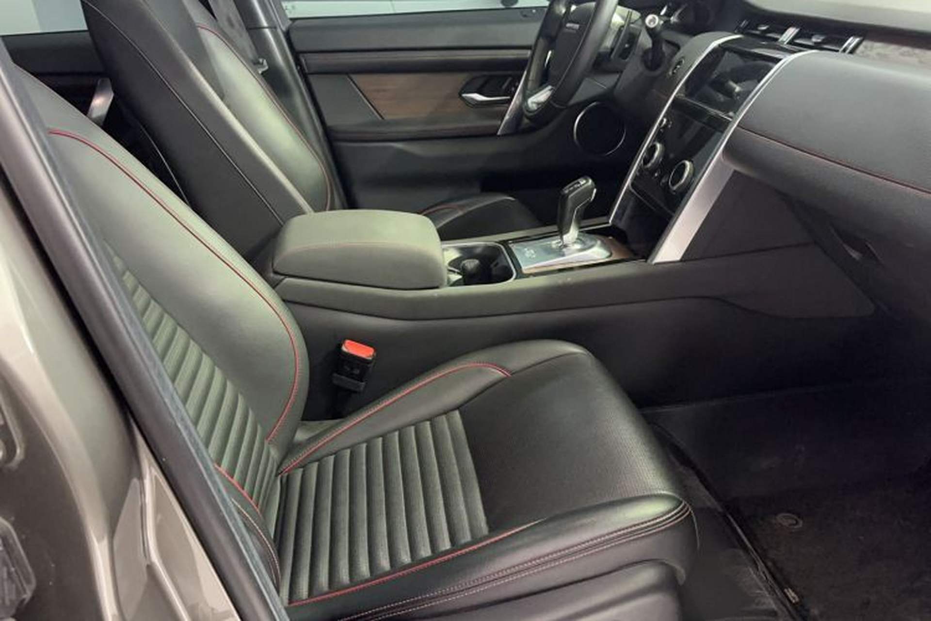 Used Land Rover Discovery Sport 2021 249 PS R-Dynamic S Performance Edition Right Front Seat