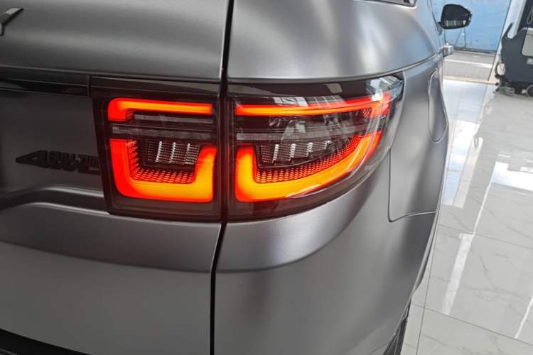 Used Land Rover Discovery Sport 2021 249 PS R-Dynamic SE Performance Tech Edition 5 Seats Right Rear Taillight