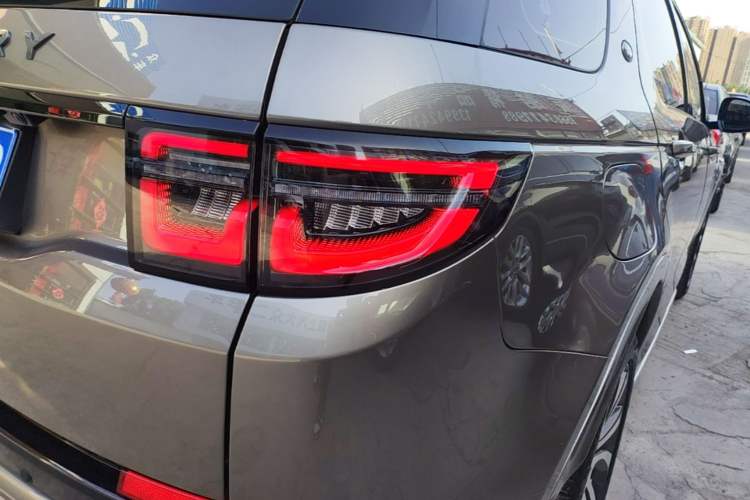 Used Land Rover Discovery Sport 2021 249 PS R-Dynamic HSE Luxury Custom Edition Right Rear Taillight
