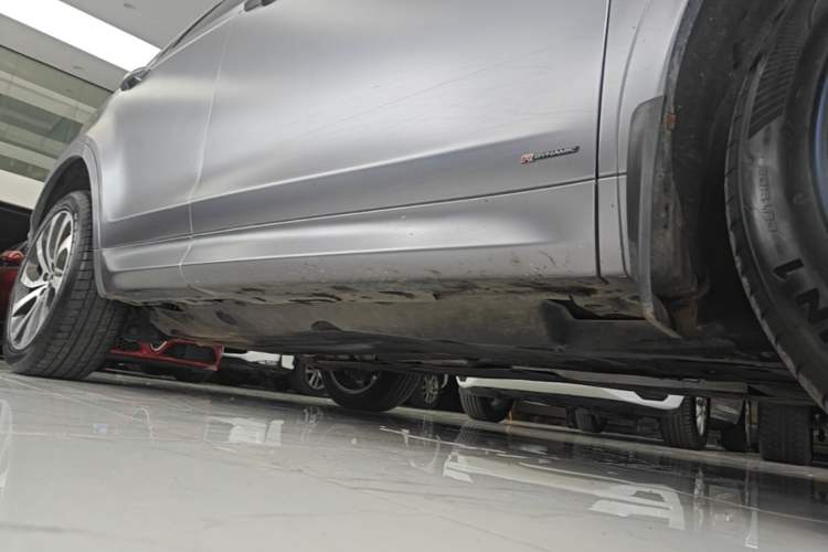Used Land Rover Discovery Sport 2021 249 PS R-Dynamic SE Performance Tech Edition 5 Seats Right Side Sill