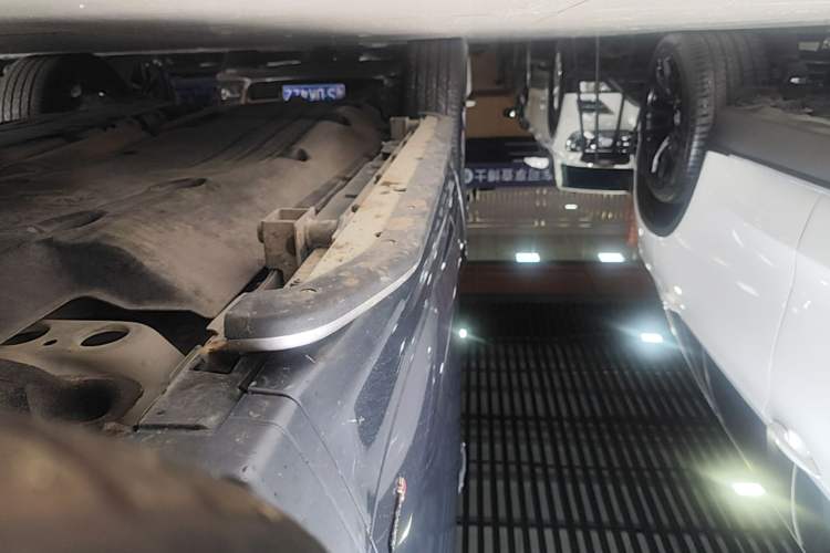 Used Land Rover Discovery Sport 2021 249 PS R-Dynamic S Performance Edition Right Side Sill