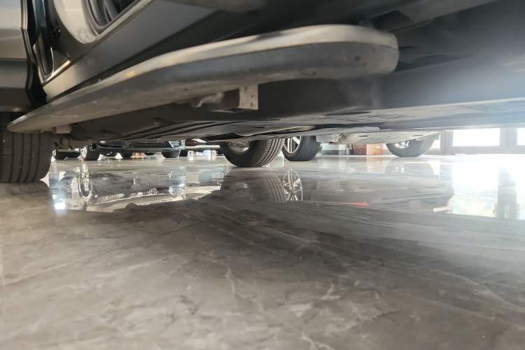 Used Land Rover Discovery Sport 2021 200 PS Family Edition Right Side Sill