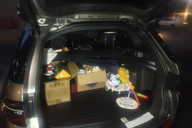 Used Land Rover Discovery Sport 2021 249 PS R-Dynamic S Performance Edition Trunk