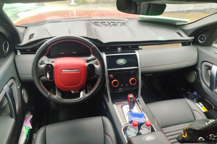 Used Land Rover Discovery Sport 2021 249 PS R-Dynamic S Performance Edition Center Console