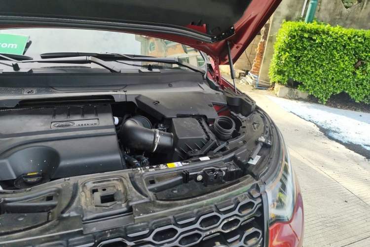 Used Land Rover Discovery Sport 2021 249 PS R-Dynamic S Performance Edition Engine Bay Left