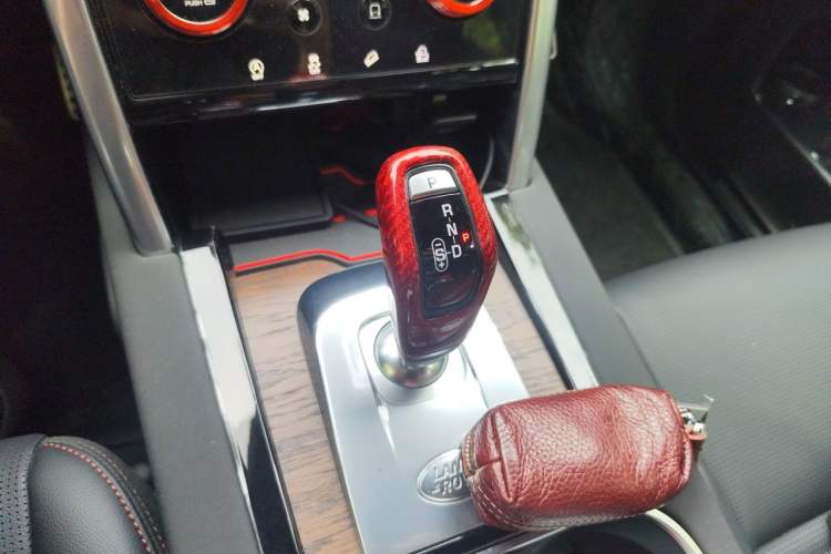 Used Land Rover Discovery Sport 2021 249 PS R-Dynamic S Performance Edition Gear Lever