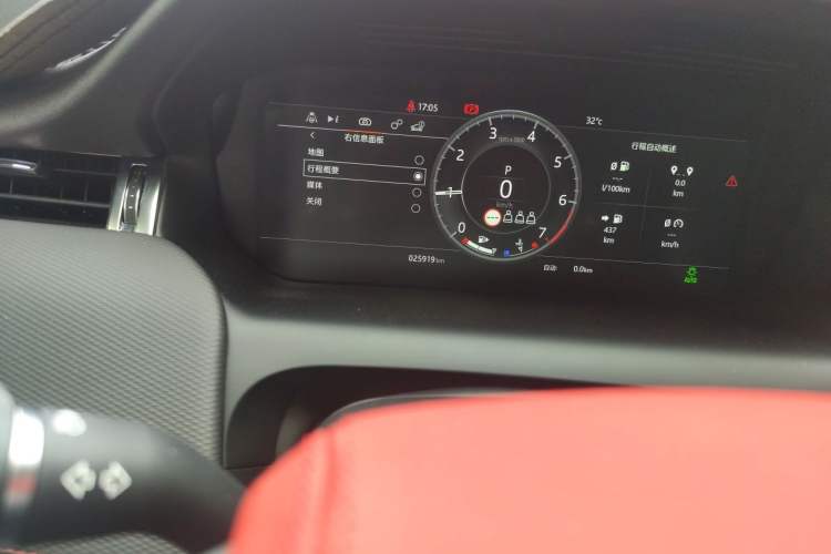 Used Land Rover Discovery Sport 2021 249 PS R-Dynamic S Performance Edition Odometer Close Up