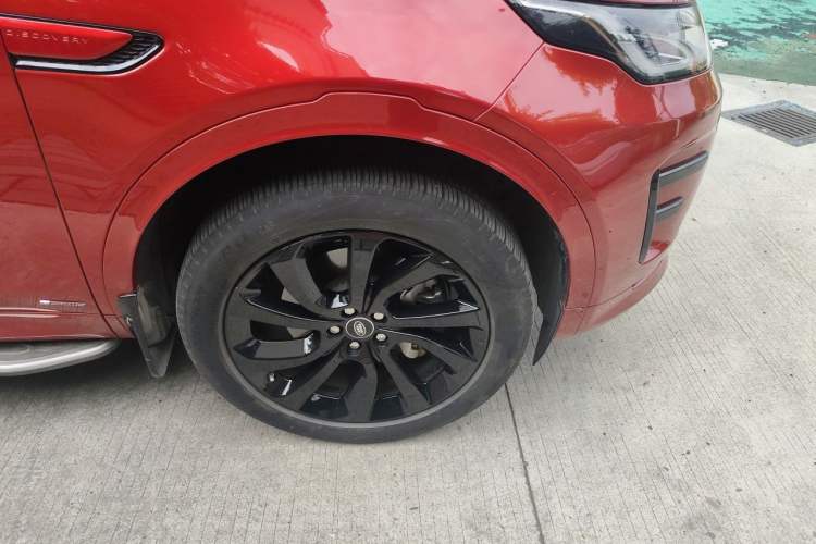 Used Land Rover Discovery Sport 2021 249 PS R-Dynamic S Performance Edition Right Front Wheel Hub