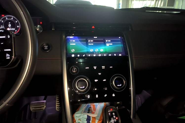 Used Land Rover Discovery Sport 2021 249 PS R-Dynamic S Performance Edition Audio And AC Panel