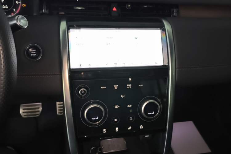Used Land Rover Discovery Sport 2021 249 PS R-Dynamic S Performance Edition Audio And AC Panel