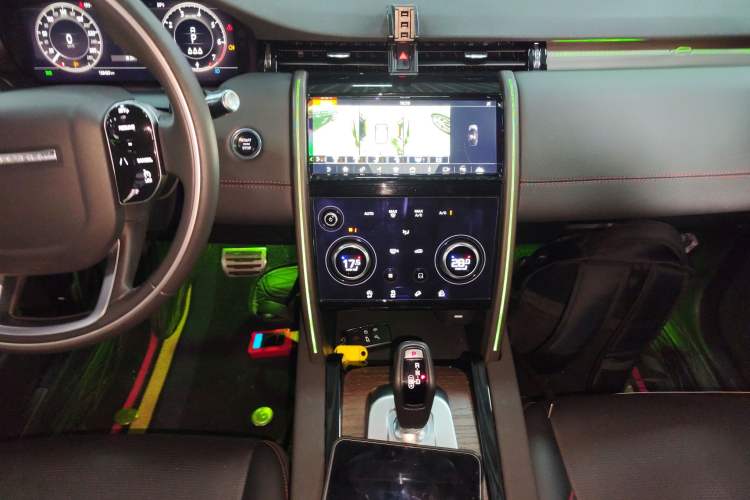 Used Land Rover Discovery Sport 2021 249 PS R-Dynamic S Performance Edition Audio And AC Panel