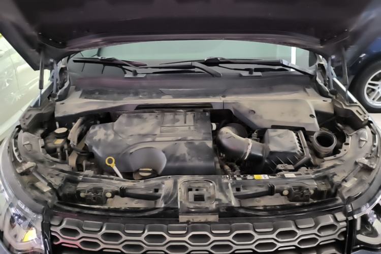 Used Land Rover Discovery Sport 2021 249 PS R-Dynamic S Performance Edition Engine Bay