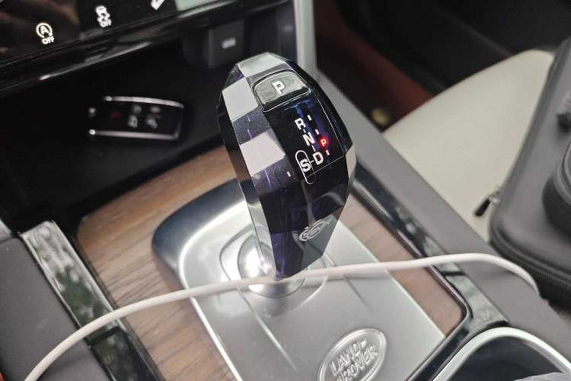 Used Land Rover Discovery Sport 2021 249 PS R-Dynamic S Performance Edition Gear Lever