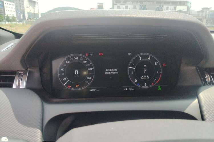 Used Land Rover Discovery Sport 2021 249 PS R-Dynamic SE Performance Tech Edition 5 Seats Instrument Cluster
