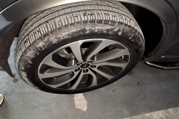 Used Land Rover Discovery Sport 2021 249 PS R-Dynamic S Performance Edition Left Front Wheel Hub
