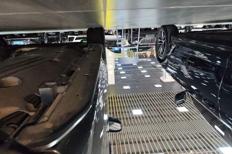 Used Land Rover Discovery Sport 2021 249 PS R-Dynamic S Performance Edition Left Side Sill