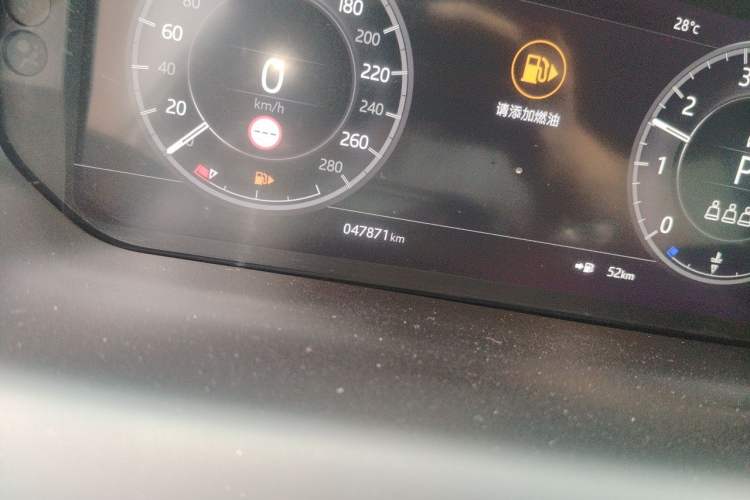 Used Land Rover Discovery Sport 2021 249 PS R-Dynamic SE Performance Tech Edition 5 Seats Odometer Close Up