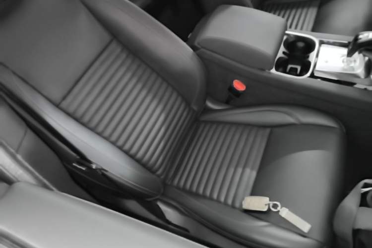 Used Land Rover Discovery Sport 2021 249 PS R-Dynamic S Performance Edition Right Front Seat