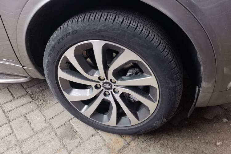 Used Land Rover Discovery Sport  Right Front Wheel Hub