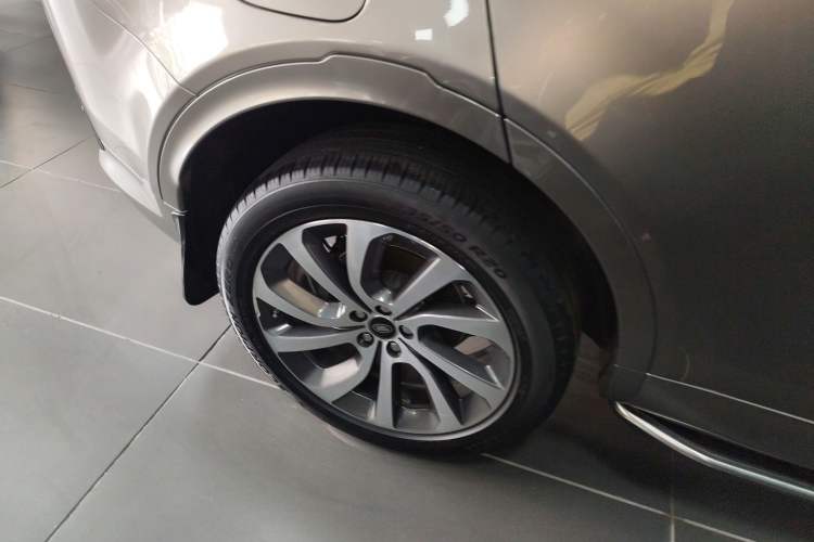Used Land Rover Discovery Sport 2021 249 PS R-Dynamic S Performance Edition Right Rear Wheel Hub