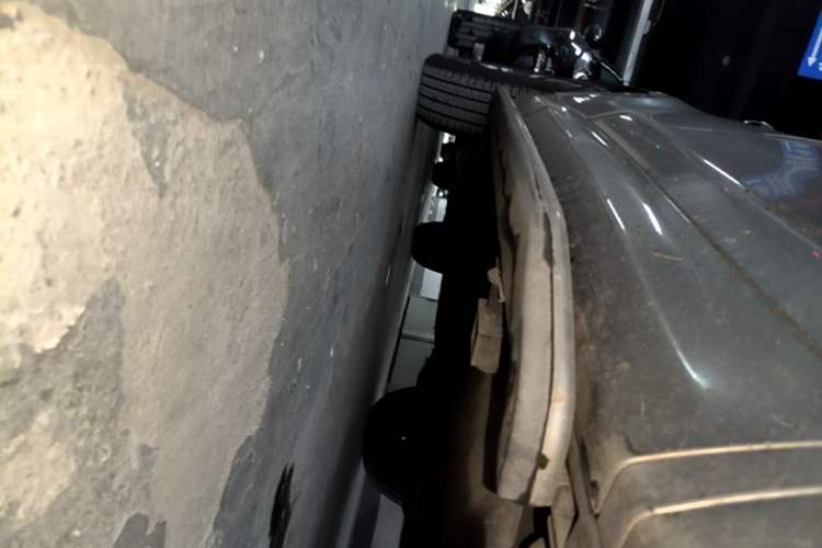 Used Land Rover Discovery Sport 2021 249 PS R-Dynamic S Performance Edition Right Side Sill