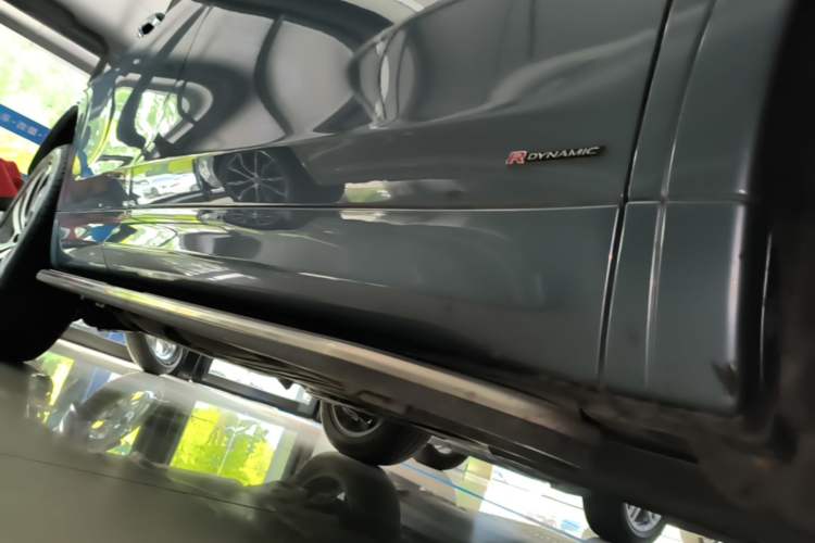Used Land Rover Discovery Sport 2021 249 PS R-Dynamic S Performance Edition Right Side Sill