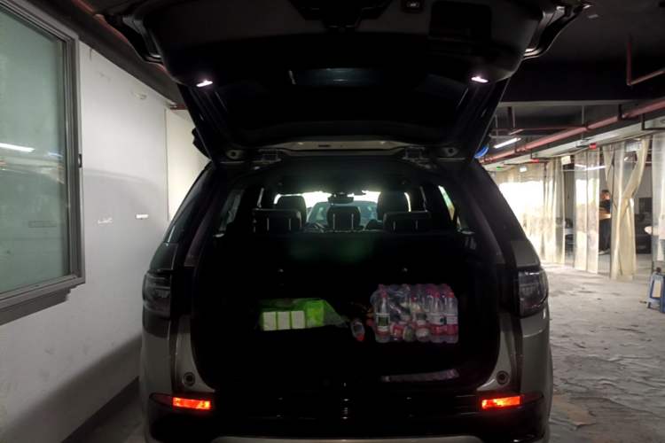 Used Land Rover Discovery Sport 2021 249 PS R-Dynamic S Performance Edition Trunk