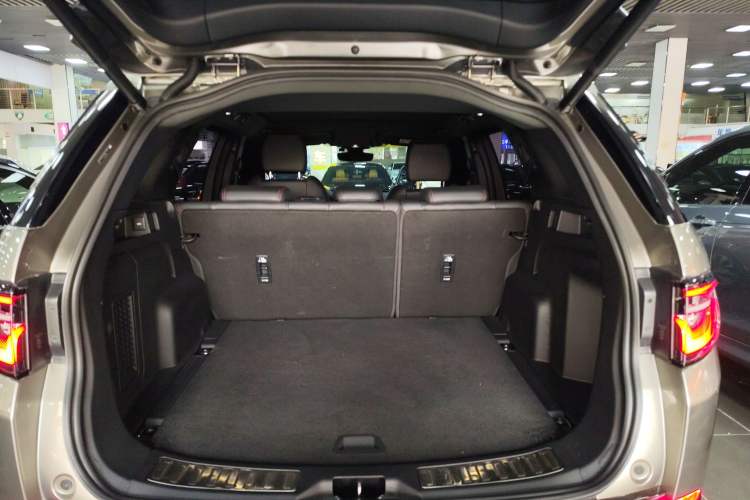 Used Land Rover Discovery Sport 2021 249 PS R-Dynamic S Performance Edition Trunk