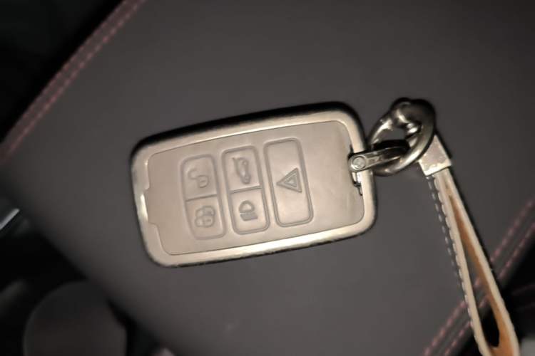 Used Land Rover Discovery Sport 2021 249 PS R-Dynamic S Performance Edition Vehicle Key