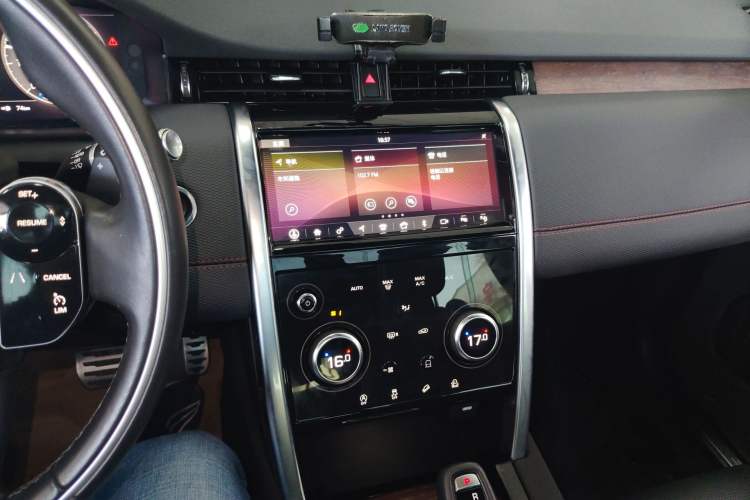 Used Land Rover Discovery Sport 2021 249 PS R-Dynamic SE Performance Tech Edition 5 Seats Audio And AC Panel