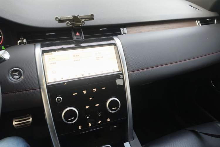Used Land Rover Discovery Sport 2021 249 PS R-Dynamic S Performance Edition Audio And AC Panel