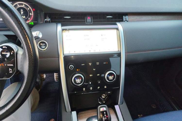 Used Land Rover Discovery Sport 2021 249 PS R-Dynamic SE Performance Tech Edition 5 Seats Audio And AC Panel