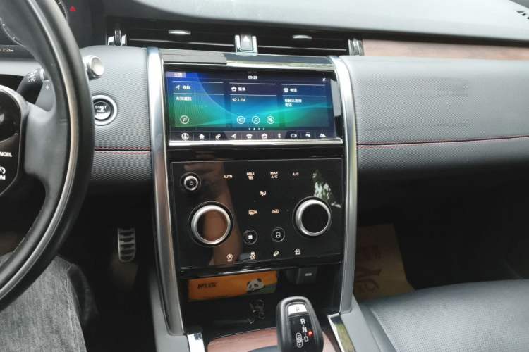 Used Land Rover Discovery Sport 2021 249 PS R-Dynamic S Performance Edition Audio And AC Panel