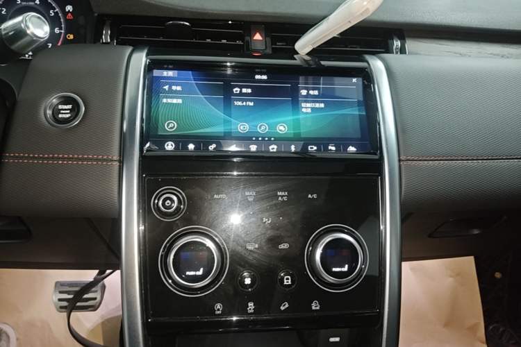 Used Land Rover Discovery Sport 2021 249 PS R-Dynamic S Performance Edition Audio And AC Panel