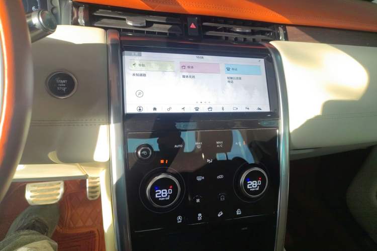 Used Land Rover Discovery Sport 2021 249 PS R-Dynamic S Performance Edition Audio And AC Panel
