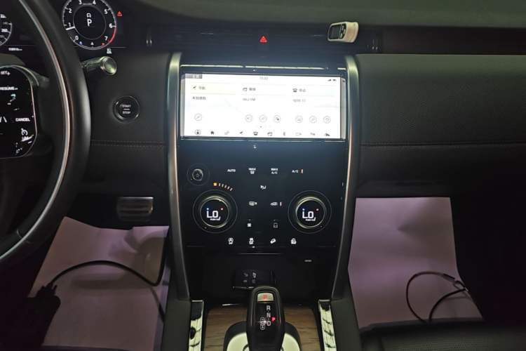 Used Land Rover Discovery Sport 2021 249 PS R-Dynamic S Performance Edition Audio And AC Panel