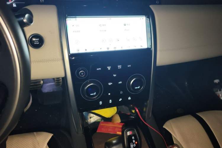 Used Land Rover Discovery Sport 2021 249 PS R-Dynamic S Performance Edition Audio And AC Panel