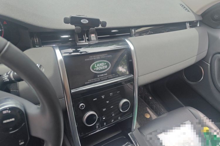 Used Land Rover Discovery Sport 2021 200 PS Family Edition Audio And AC Panel