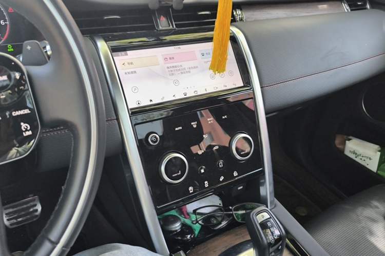 Used Land Rover Discovery Sport 2021 249 PS R-Dynamic SE Performance Tech Edition 5 Seats Audio And AC Panel