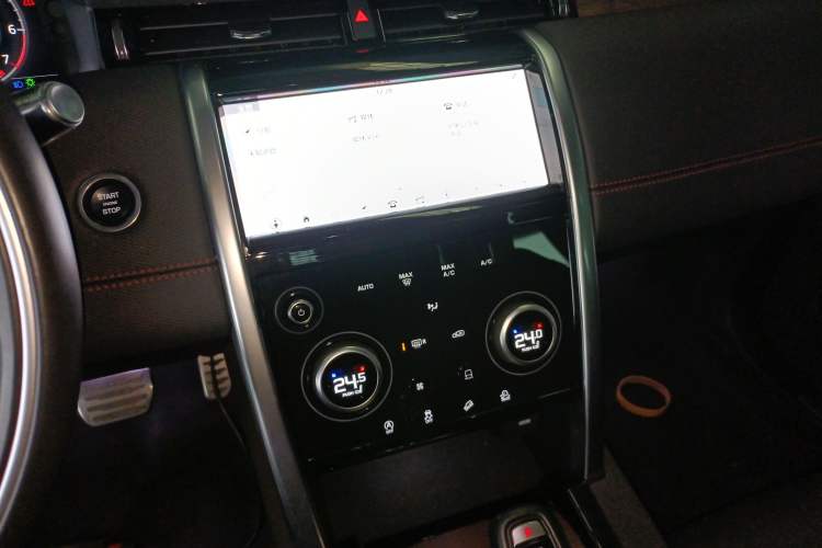 Used Land Rover Discovery Sport 2021 249 PS R-Dynamic SE Performance Tech Edition 5 Seats Audio And AC Panel