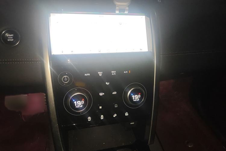 Used Land Rover Discovery Sport 2021 249 PS R-Dynamic S Performance Edition Audio And AC Panel