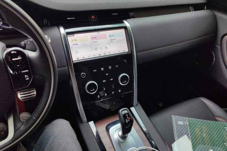Used Land Rover Discovery Sport 2021 249 PS R-Dynamic S Performance Edition Audio And AC Panel