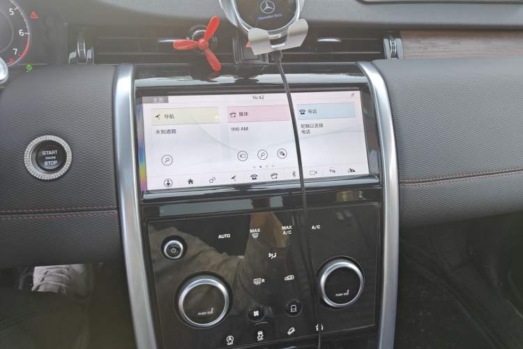 Used Land Rover Discovery Sport 2021 249 PS R-Dynamic S Performance Edition Audio And AC Panel