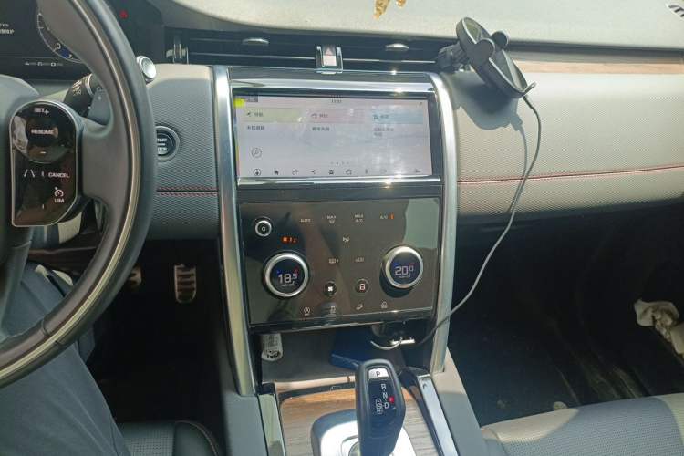 Used Land Rover Discovery Sport 2021 249 PS R-Dynamic S Performance Edition Audio And AC Panel