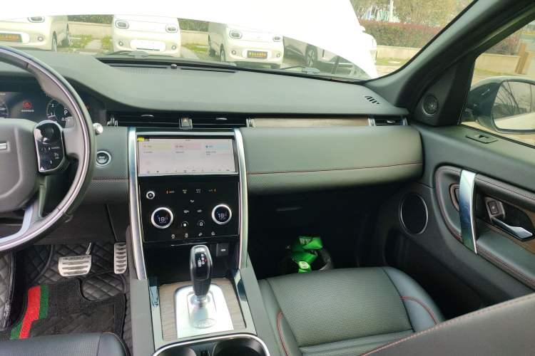 Used Land Rover Discovery Sport 2021 249 PS R-Dynamic S Performance Edition Audio And AC Panel